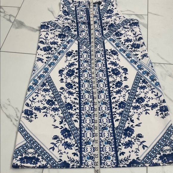 Banana Republic Blue/White Floral Shift Dress Sleeveless Keyhole Button Sz 4 - Picture 10 of 10